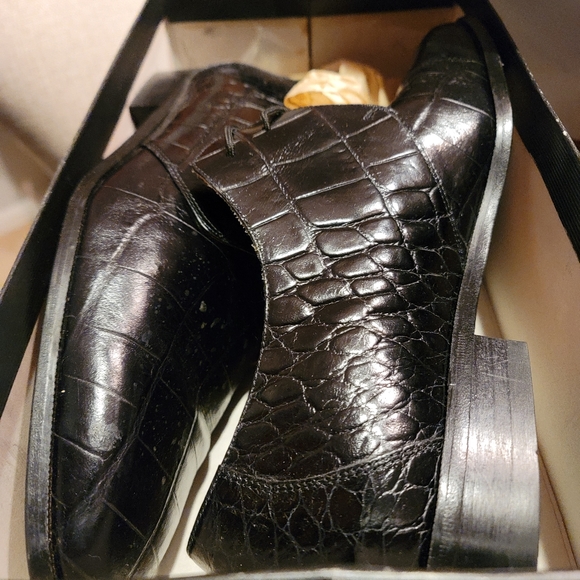 Men's Shoes - Picture 4 of 9